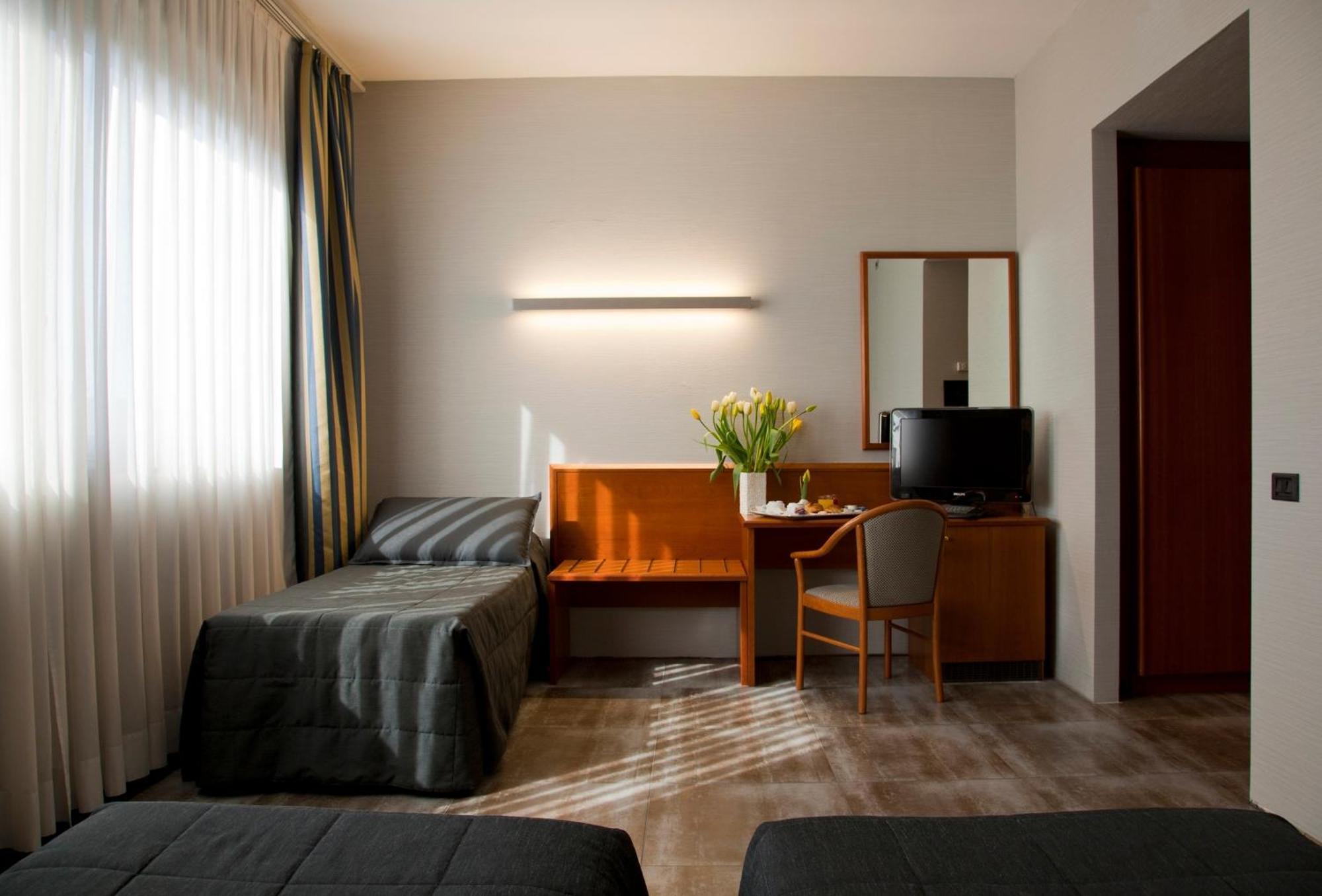 Quadruple Room,1274635936:JPEG