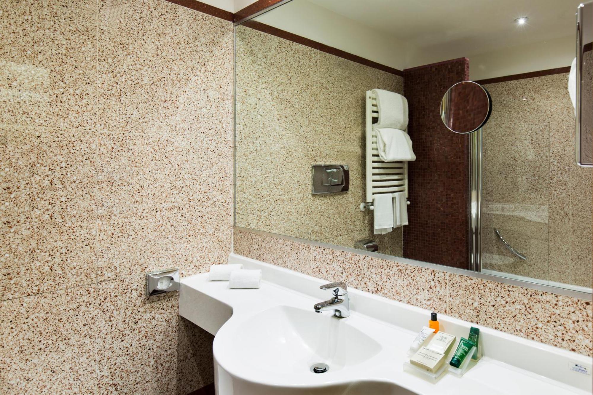 King Room,1552467955:JPEG