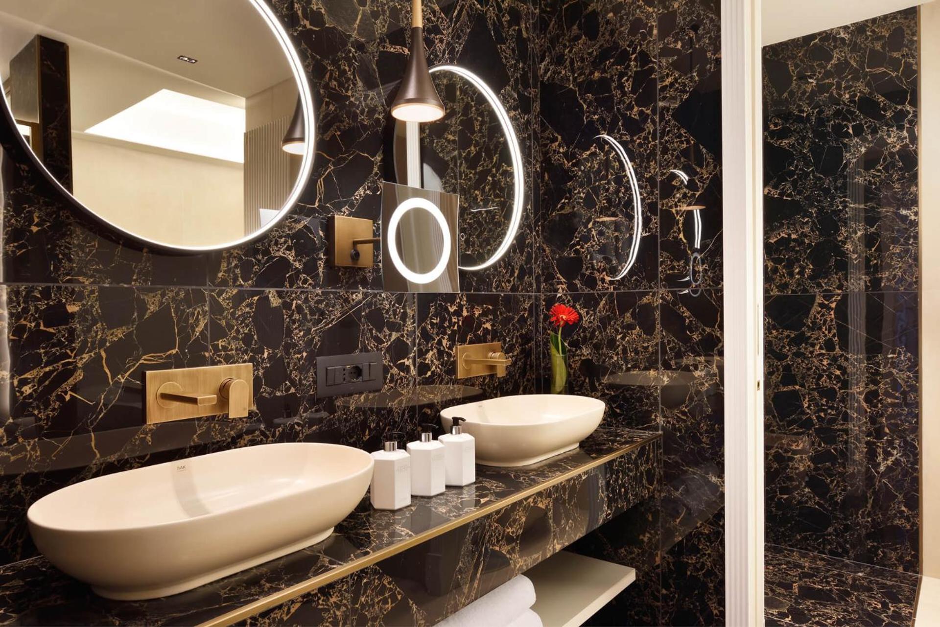 Suite avec Baignoire d'Hydromassage, Balcon et Terrasse - Vue sur Ville