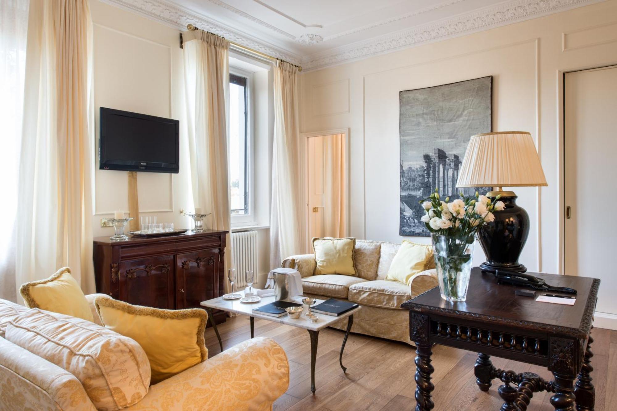 Executive Suite,670234521:JPEG
